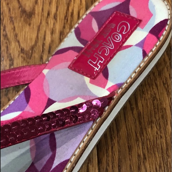 Coach Women’s Pink Flip Flops SZ 8 - Picture 2 of 4